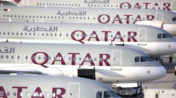 Line up of Qatar Airways A320s