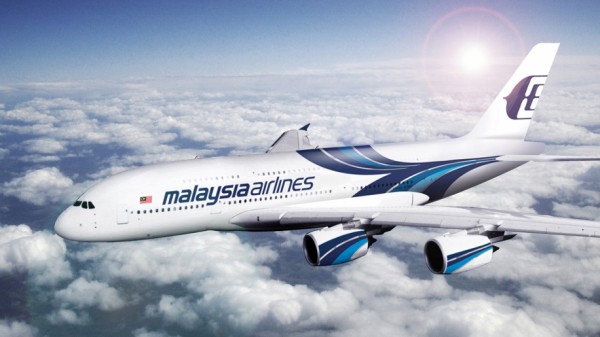 Malaysia_Airlines_A380_flying_right_to_left