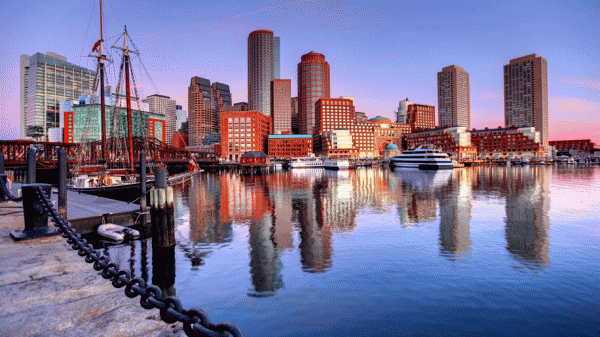 Boston Harbour Walk (iStock.com/DenisTangneyJr)