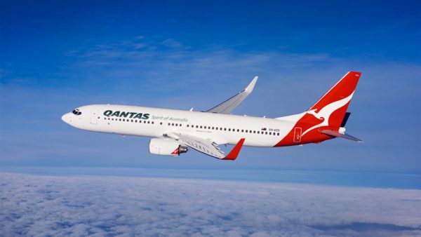 Qantas' B737-800