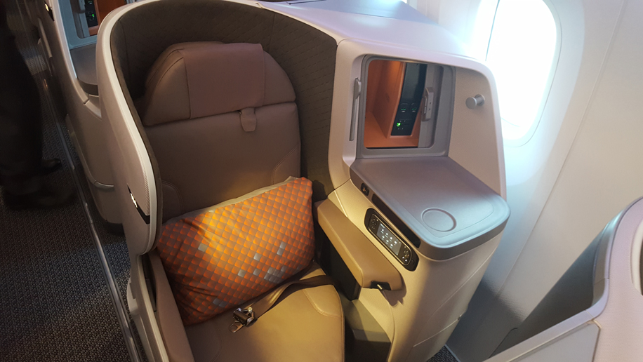 First look Singapore Airlines Boeing 78710 Dreamliner