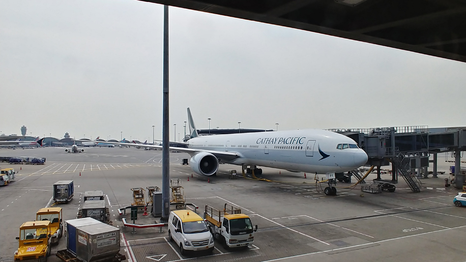 First Look Cathay Pacific S 10 Across B777 300er Economy
