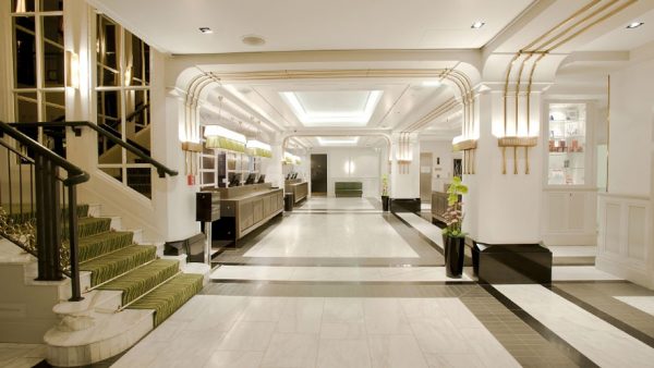 Hilton-Prague-lobby
