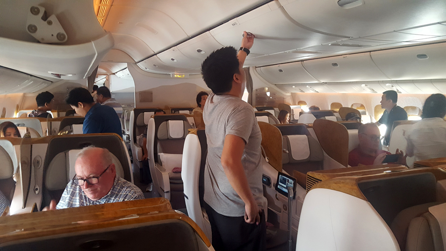 Flight Review Emirates Boeing 777 300er Business Class Bangkok Hong Kong Business Traveller