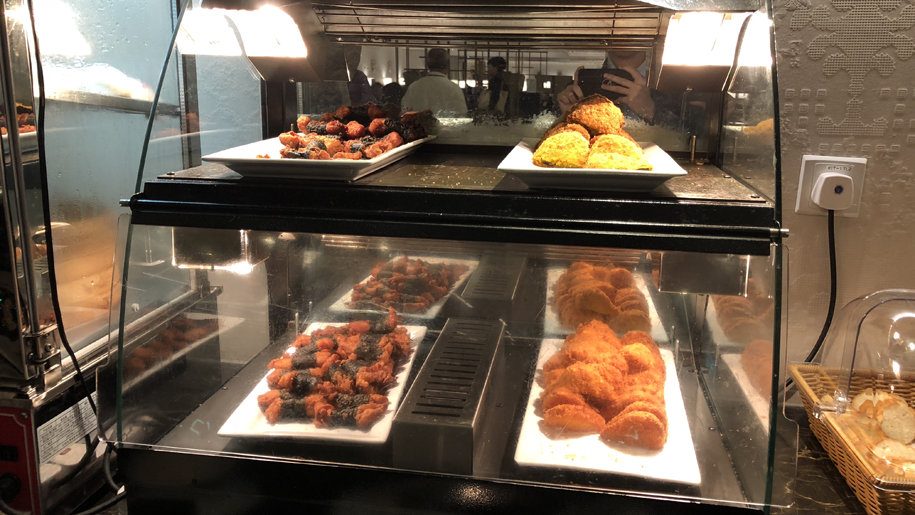 SIA SilverKris Lounge HKIA – Food 2