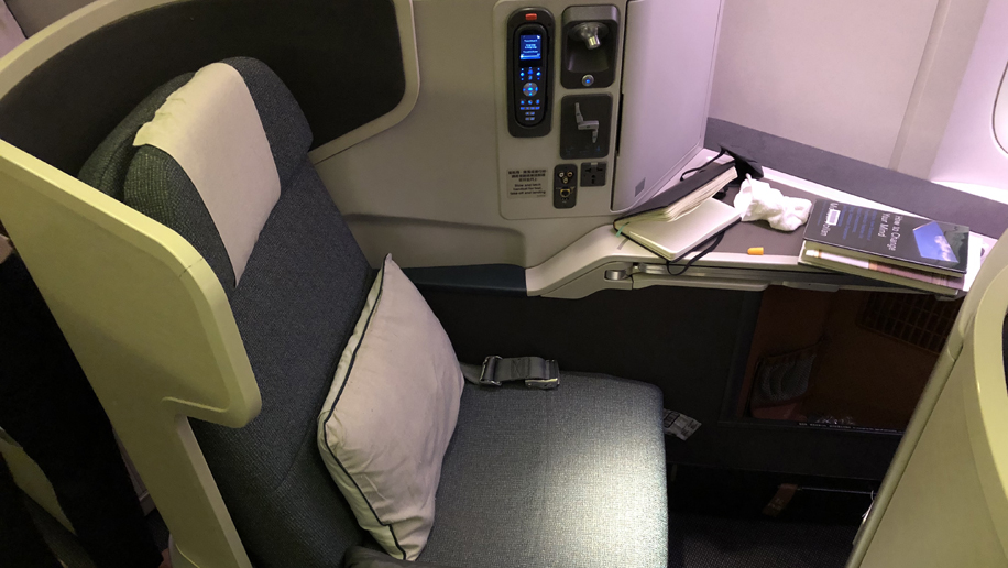Flight Review Cathay Pacific Boeing 777 300er Business Class Los Angeles To Hong Kong
