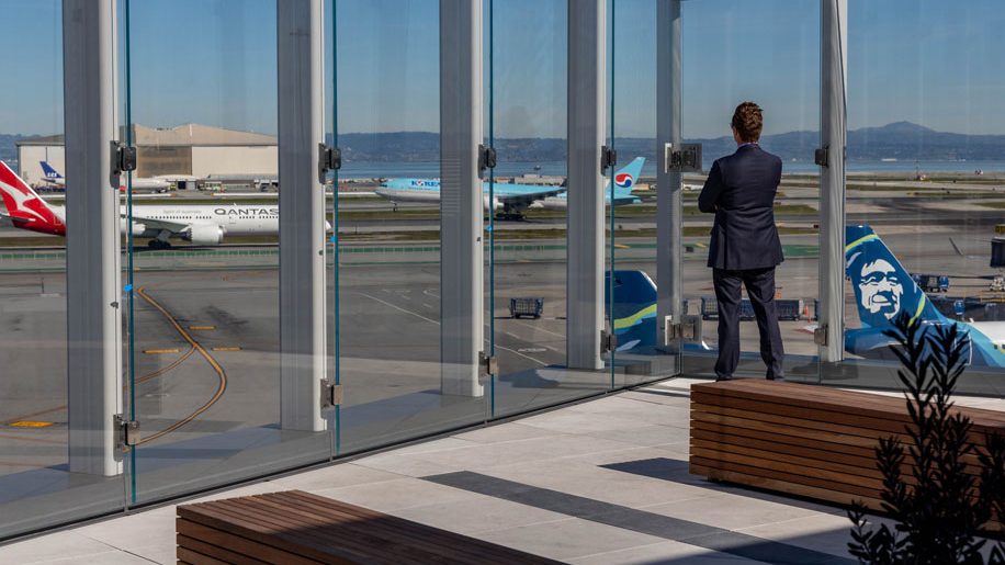 Aeroporto de São Francisco abre terraço ao ar livre e deck de observação