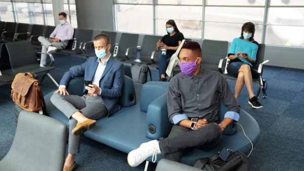 United customers wearing face masks at an airport