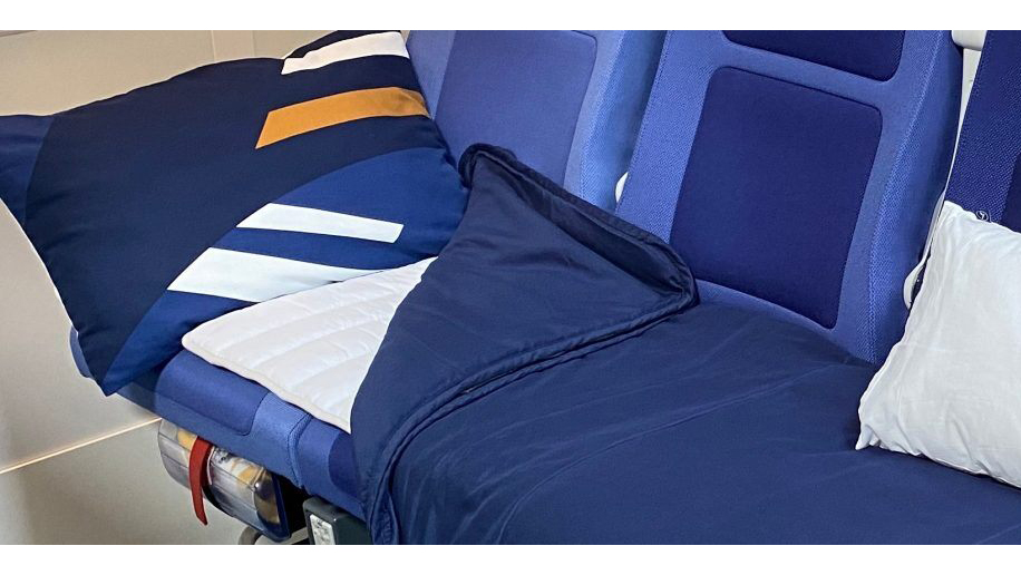 Lufthansa Trials Lie Flat Economy Seat, Car Seat Cover For Flight