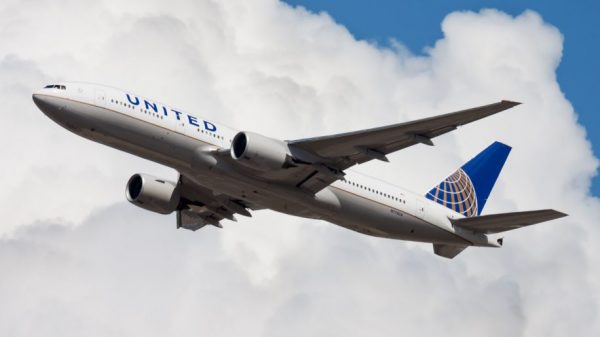 United Airlines B777-200 aircraft (istock.com/Jozsef Soos)