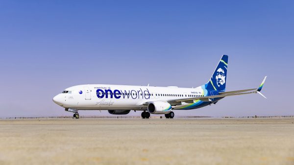 Alaska Airlines aircraft in Oneworld livery