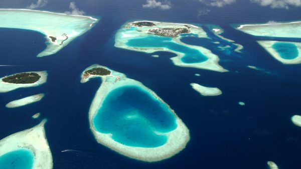 Aerial view of islands in the Maldives (istock.com/MartinKovalenkov)