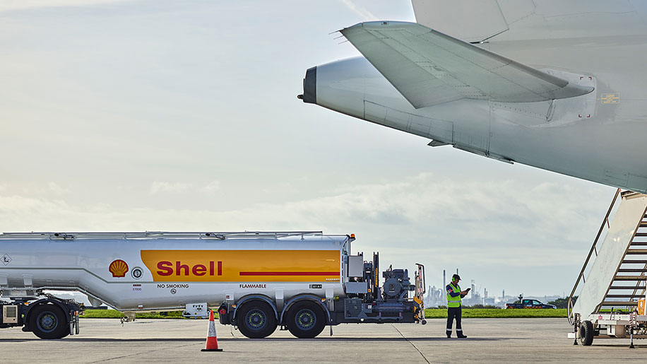 Amex GBT and Shell call for companies to buy sustainable aviation fuel –  Business Traveller