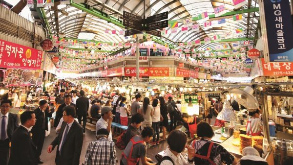 Gwangjang Market in Seoul (istock.com/JGregorySF)