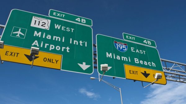 Signage for Miami International airport (istock.com/wellesenterprises)