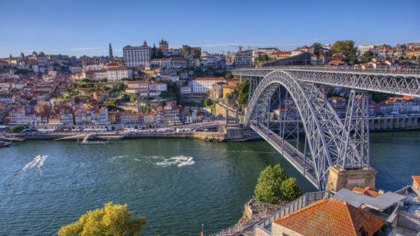 Porto (istock.com/StockPhotoAstur)