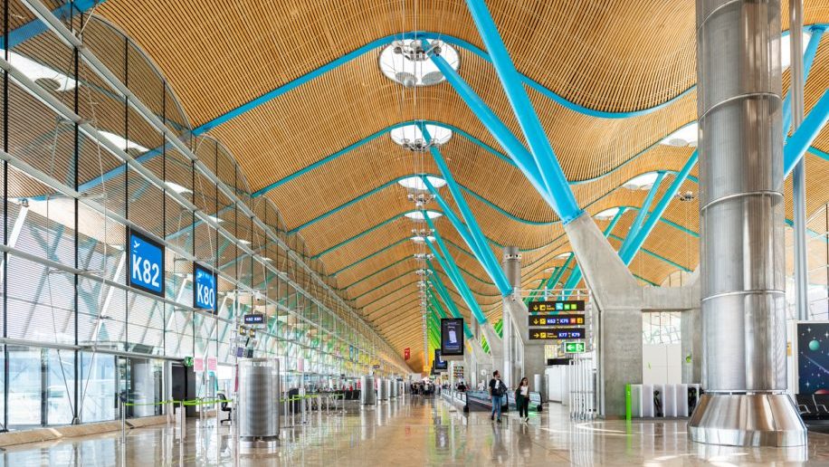 Los aeropuertos españoles de Aena acogerán a más de 300 millones de pasajeros en 2025 – viajero de negocios